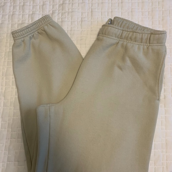 Aritzia Mega Sweatpant - Picture 5 of 5